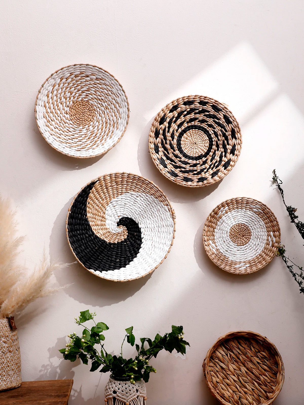 Wall Basket Decor Boho Handmade Seagrass Wall Hanging Decor Natural Basket Wall Art for Kitchen Bedroom Living Room Ornament
